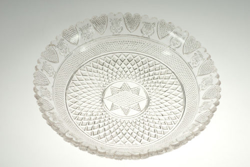 Boston and Sandwich Glass Co. (Ausführung), Teller, um 1828–1830