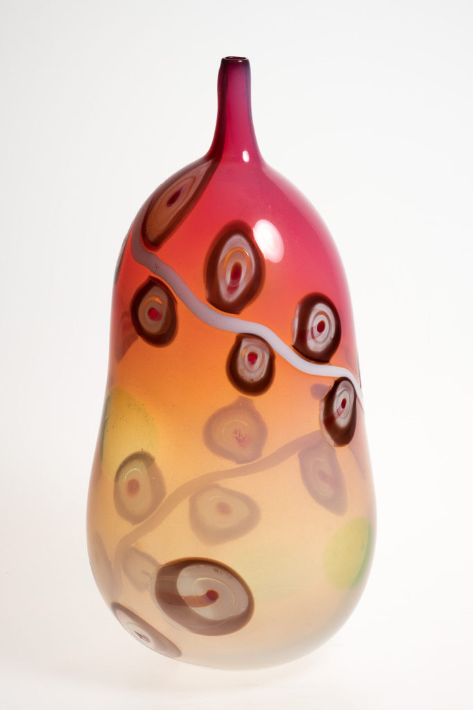 Vase mit weißem Band und "murrine"