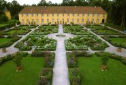 Der Parterregarten mit Blick auf die Orangerie