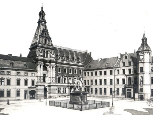 Robert Franck (Fotograf*in), Rathaus am Marktplatz, 1889