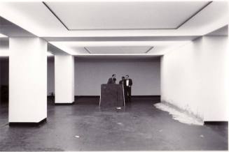 Richard Serra, Ausstellung "Westkunst", Köln 1981, beim Aufbau seiner Arbeit "Casting "
