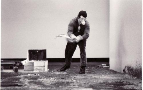 Benjamin Katz (Dargestellt), Richard Serra, Ausstellung "Westkunst", Köln 1981, beim Aufbau seiner Arbeit "Casting "
, 1981