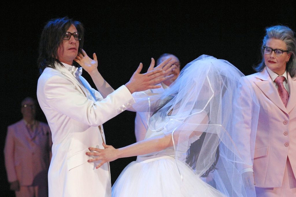 Leonce und Lena von Georg Büchner (Szenenfoto). Premiere am 18.2.2006 im Großen Haus, Düsseldor ...