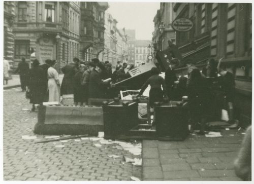 Unbekannt (Fotograf*in), Düsseldorf Immermannstraße 38 nach der Pogromnacht 1938., 10.11.1938