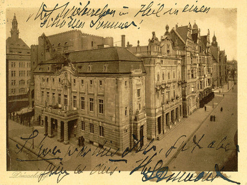 Fotopostkarte Düsseldorfer Schauspielhaus vor 1919 - mit handschriftlichen Anmerkungen von Loui ...