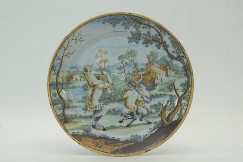 Unbekannt (Hersteller*in), Teller mit spielenden Satyrn, Mitte/ mid 18. Jahrhundert/ Century