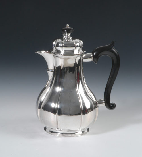 Meister mit drei Sternen (Hersteller*in), Kaffeekanne, 1730 -1740