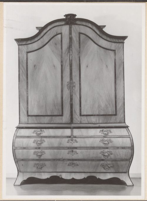 Unbekannt (Hersteller*in), Aufsatzschrank, ca./ c. 1780