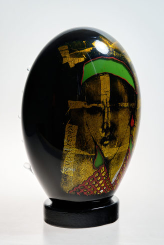Mädchenportrait mit grünem Stirnband