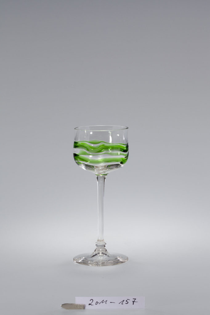 Bordeaux-Glas, Modellnummer 1531, Dekor Liane