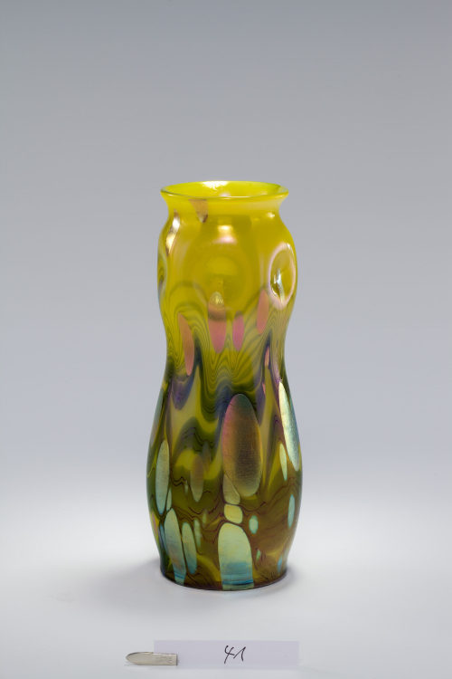 Glasfabrik Johann Lötz Witwe (Hersteller*in), Vase, Dekor Cytisus, 1902