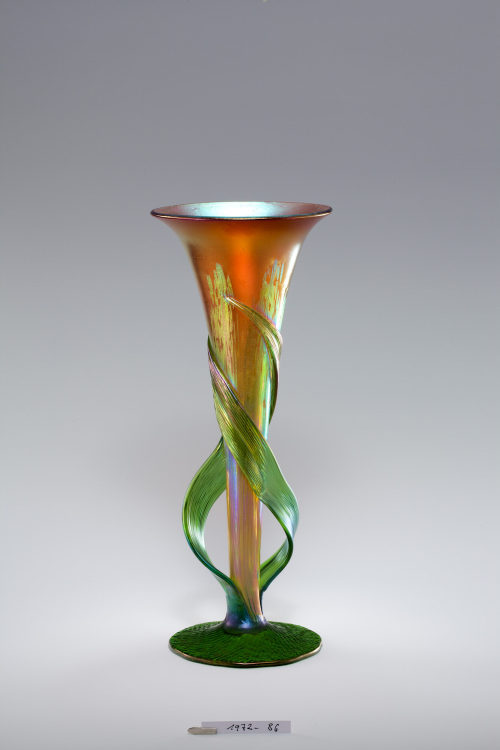 Glasfabrik Johann Lötz Witwe (Hersteller*in), Kelchförmige Vase, 1902/1903