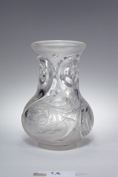 Ernest Baptiste Léveillé (Entwurf), Vase mit Schliffdekor und Blumen, 1902