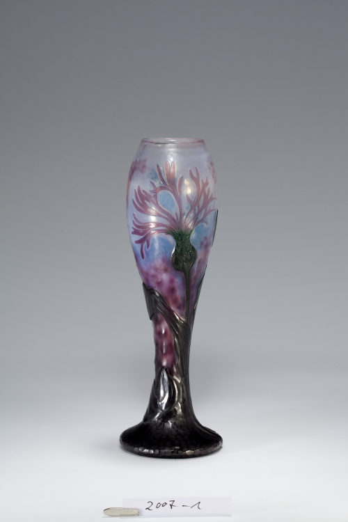 Daum <Nancy> (Ausführung), Vase mit Wiesenflockenblume, 1897–1900