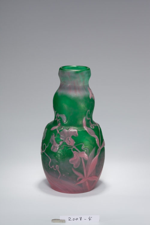 Émile Gallé (Entwurf), Vase mit Wickendekor, um 1900–1902