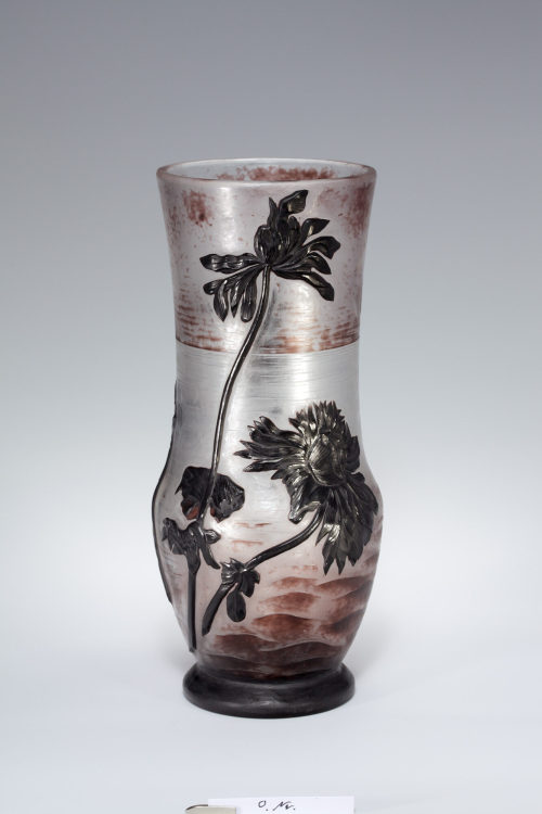 Eugène Michel (Entwurf), Vase mit schwarzen Chrysanthemen, um 1892