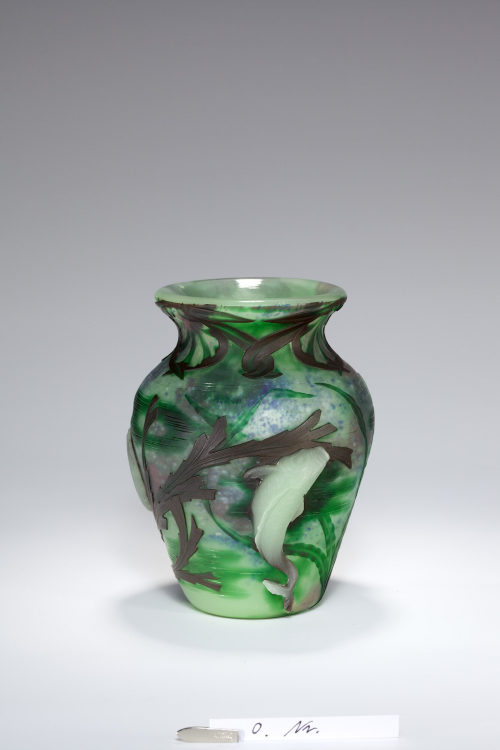 Eugène Michel (Entwurf), Vase mit Fisch- und Muschelmotiven, um 1898–1904