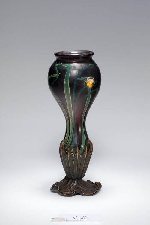 Émile Gallé (Entwurf), Vase "Datura" mit Bronzestand, um 1898