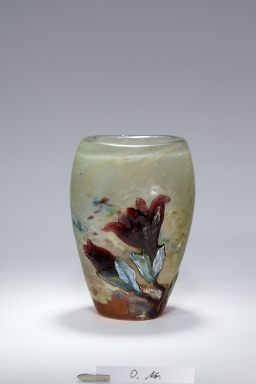 Émile Gallé (Entwurf), Vase mit Blüten der Küchenschelle, um 1900–1902