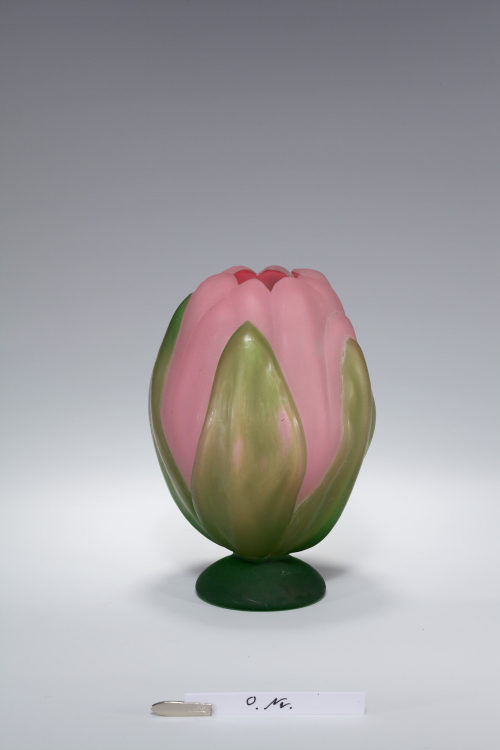 Ernest Bussière (Entwurf), Vase in Form einer Seerosenknospe, um 1899–1902