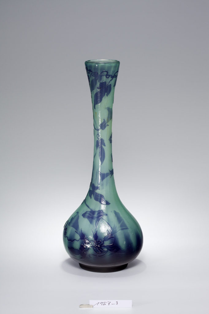 Vase mit blühender Winde