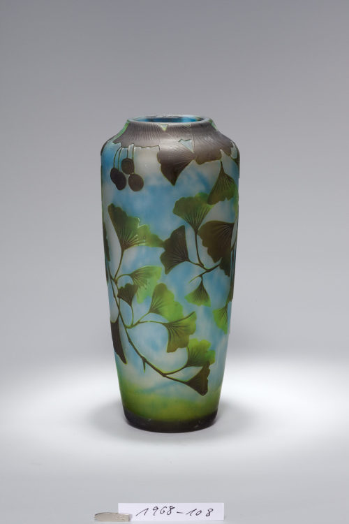 Daum Nancy (Hersteller*in), Vase mit Gingkozweigen, 1900–1910