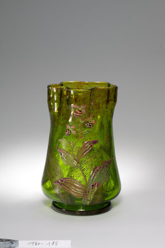 Vase mit floralem Dekor