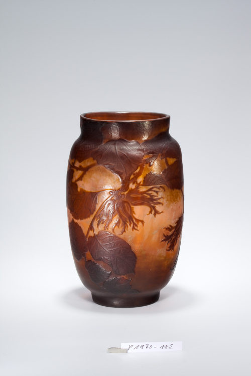 Émile Gallé (Entwurf), Vase mit Dekor der Hybrid-Haselnuss, Atelierstück "Grand Genre", 1900–1902