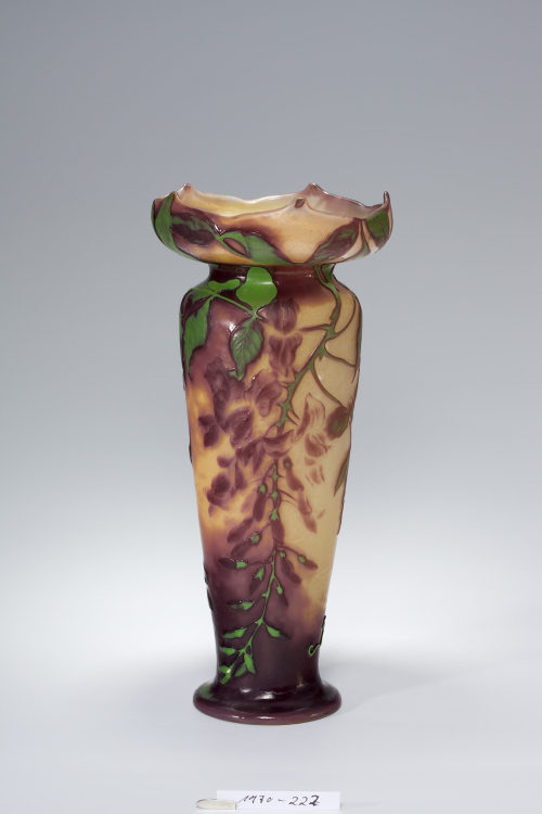 Émile Gallé (Entwurf), Vase mit Glyzinienzweig, 1904