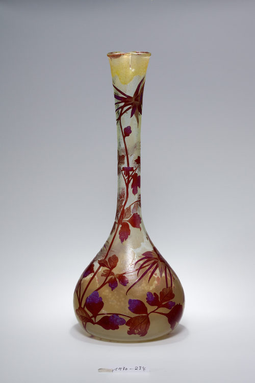 Émile Gallé (Entwurf), Vase mit Akeleidekor, 1900–1902