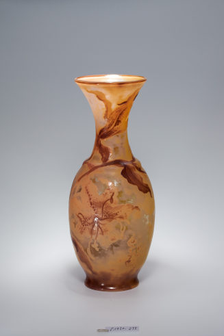 Vase mit Prachtliliendekor