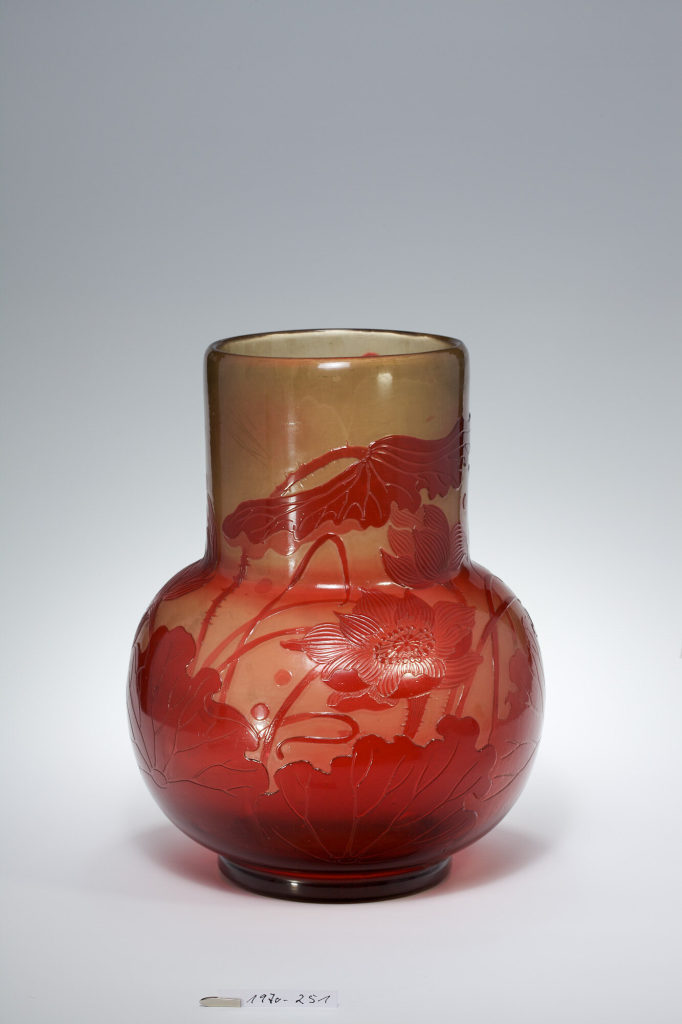 Vase mit Lotos-Dekor