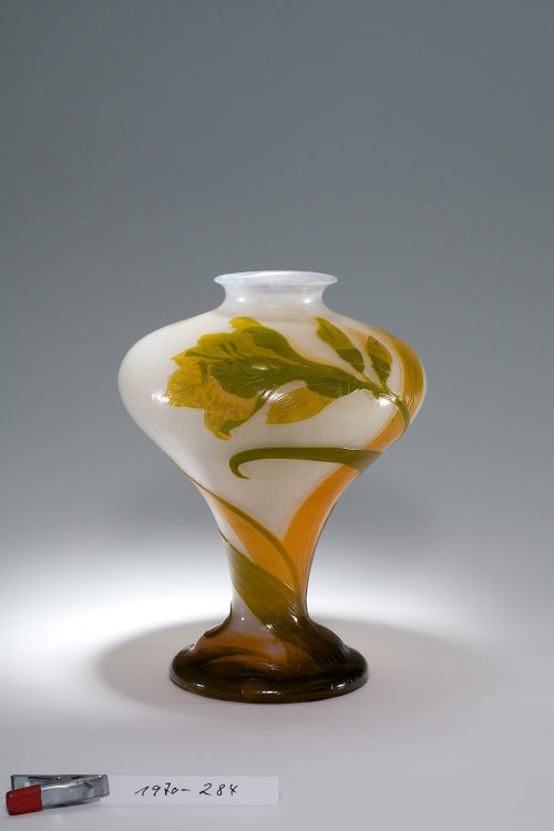 Muller Frères (Hersteller*in), Vase mit Hibiskusdekor, Um 1900