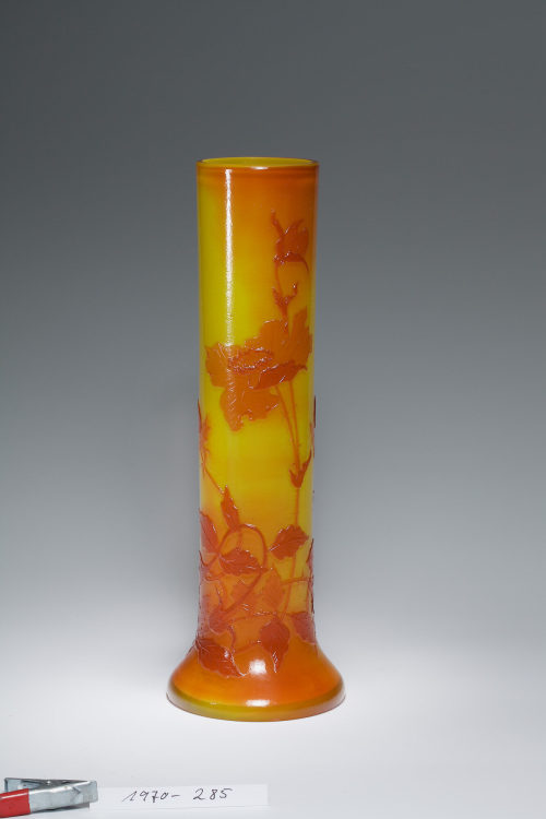 Muller Frères (Hersteller*in), Vase mit Wilder Rose, ca. 1900