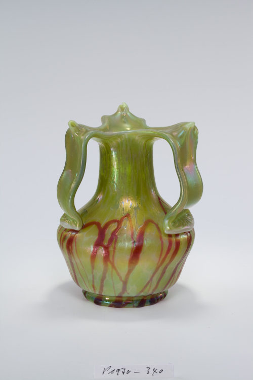 Pallme-König & Habel (Hersteller*in), Vase, um 1900–1905