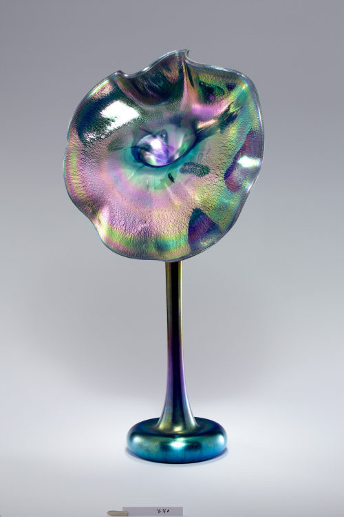 Tiffany Glass & Decorating Company (Ausführung), Favrile "Pansy" (Stiefmütterchen)-Glas, um 1913