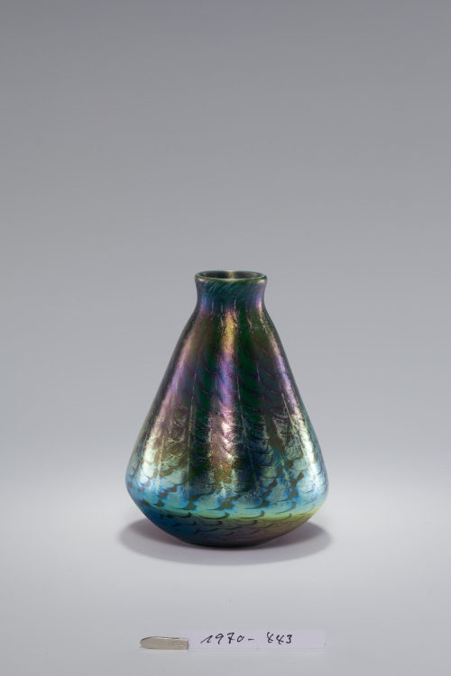 Louis C. Tiffany (Entwurf), Vase mit irisierendem Schuppenmuster, Um 1900