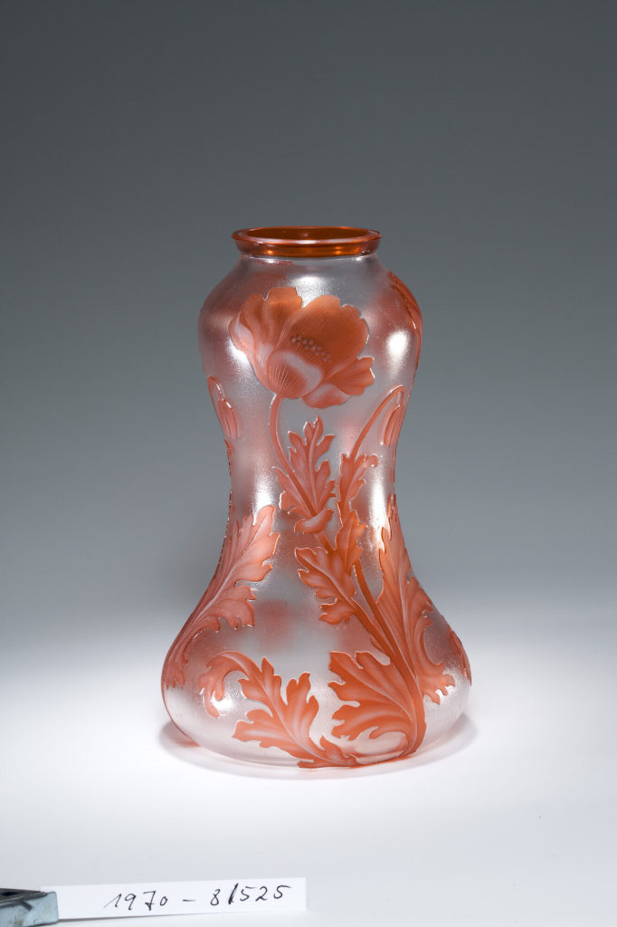 Vase mit Blumendekor