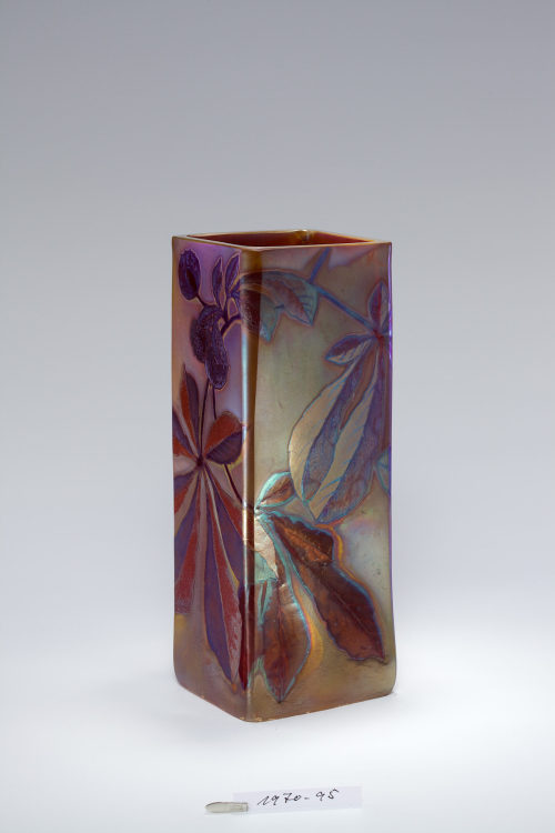 Amédée de Caranza (Entwurf), Vase mit Rosskastaniendekor, um 1900