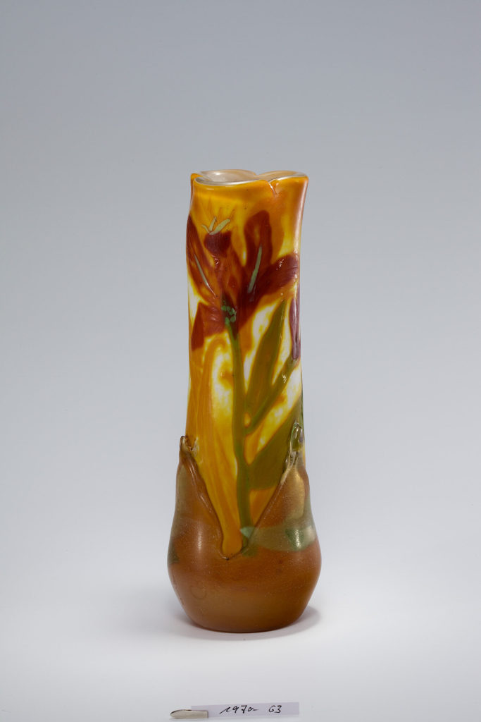 Vase mit Taglilien-Dekor ("Hemerocallis")