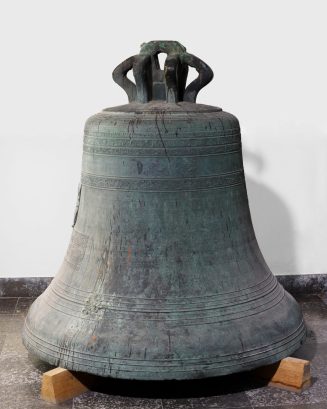 Glocke aus der katholischen Pfarrkirche St. Lambertus 