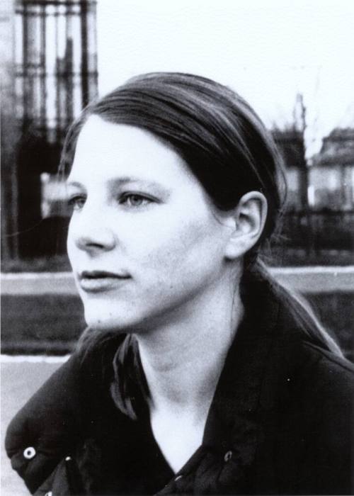 Birgit Huebner (Fotograf*in), Sarah Hornäk, Bildhauerin, in Düsseldorf, 1997