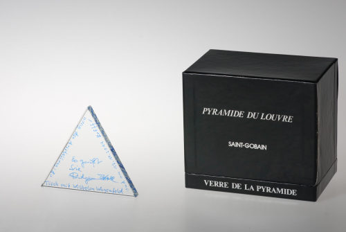 Saint-Gobain (Ausführung), Glasprobe von der Pyramide des Louvre, um 1985–1989