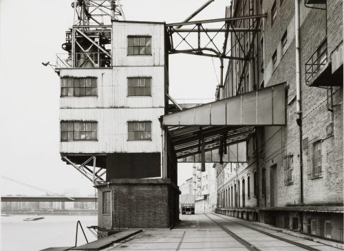 Tata Ronkholz (Fotograf*in), Schiffslöschanlage am Getreidespeicher, Kornhausstraße 8 (erbaut 1953), 1979