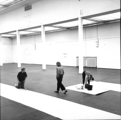 Erika Kiffl (Fotograf*in), "DIALOG" 1989, Kunst Palast Düsseldorf, v.l.n.r.: Leon Tarasewicz, Anda Rottenberg, Isolde Wawrin, 1989