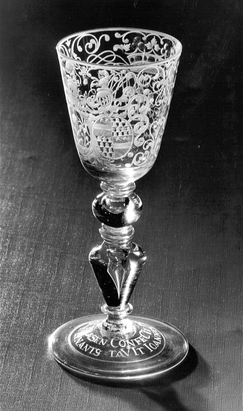 Johann Adam Weinants (Ausführung), Pokal mit bekröntem Spiegelmonogramm und Allianzwappen, um 1720