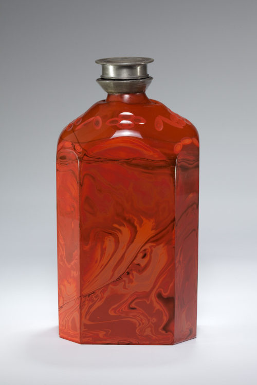 Unbekannt (Ausführung), Siegellackrote Flasche, um 1700