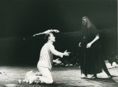 Manuela Alphons (Iphigenie) und Jan Eberwein (Pylades) in "Iphigenie auf Tauris" von Johann Wol ...