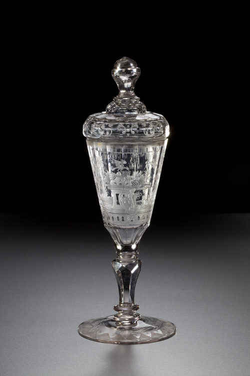 Unbekannt (Ausführung), Deckelpokal mit Tiefschnittverzierung, um 1750–1760