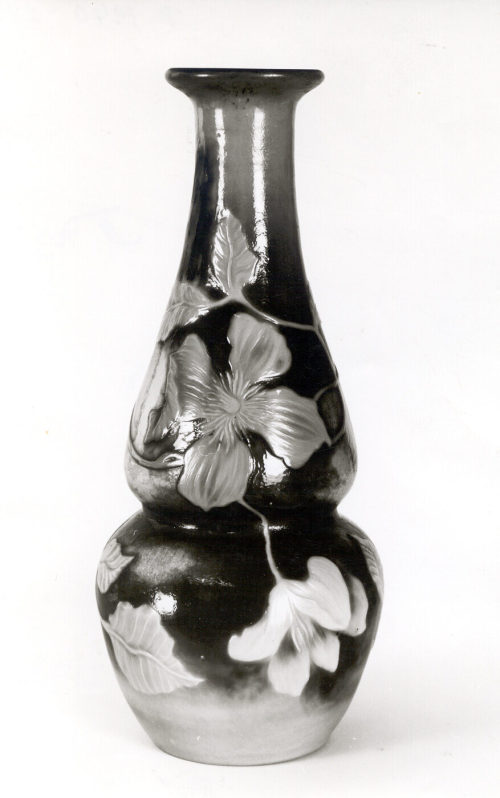 Jules Mabut (Entwurf), Vase mit Clematis, um 1900